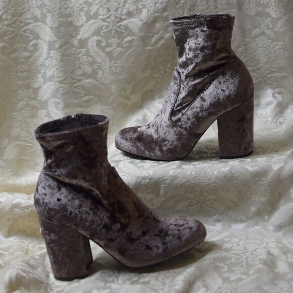 Steve Madden Velvet Booties Size 7.5 - Picture 4 of 13